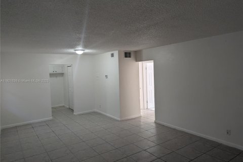 Снять в аренду квартиру в Халландейл-Бич, Флорида 2 спальни, 1144.56м2, № 1975329 - фото 5