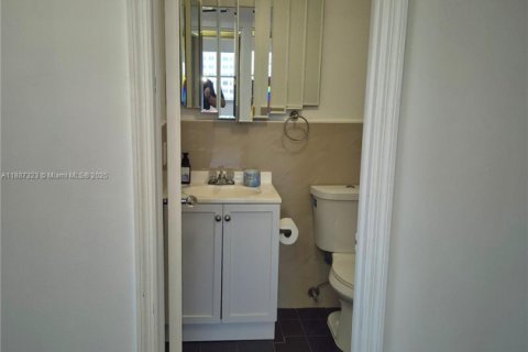 Condo in Hollywood, Florida, 3 bedrooms  № 1932933 - photo 10