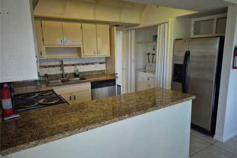 Condo in Hollywood, Florida, 3 bedrooms  № 1932933 - photo 5