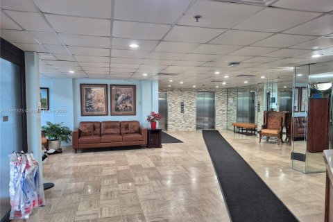 Condo in Hollywood, Florida, 3 bedrooms  № 1932933 - photo 20