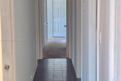 Condo in Hollywood, Florida, 3 bedrooms  № 1932933 - photo 16