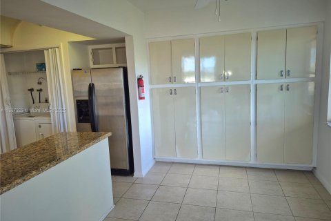 Condo in Hollywood, Florida, 3 bedrooms  № 1932933 - photo 7