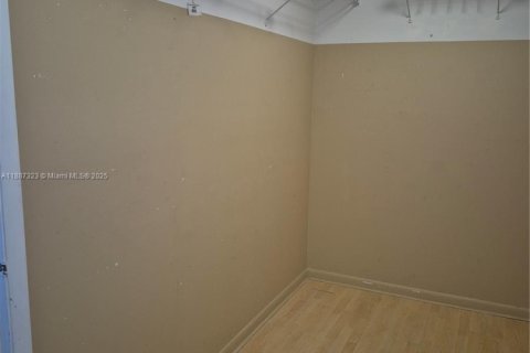 Condo in Hollywood, Florida, 3 bedrooms  № 1932933 - photo 9