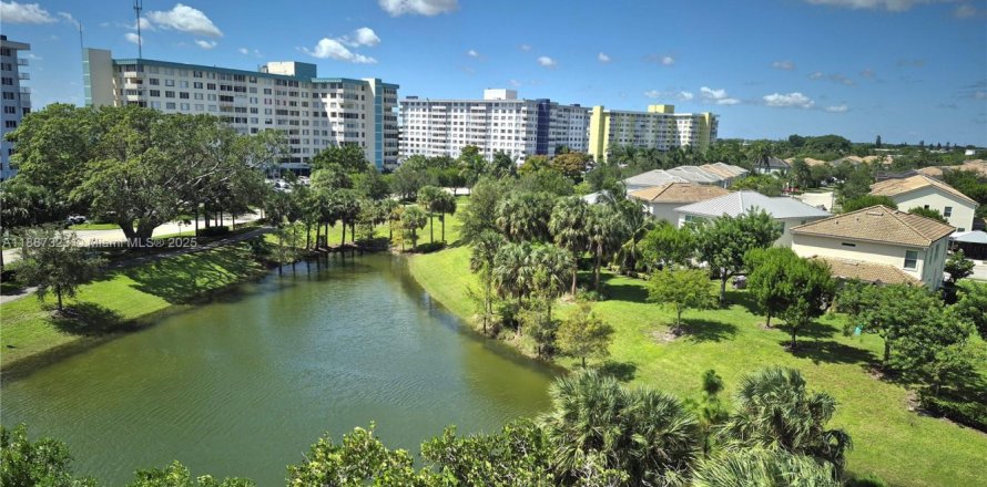 Condo in Hollywood, Florida, 3 bedrooms  № 1932933