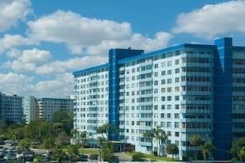 Condo in Hollywood, Florida, 3 bedrooms  № 1932933 - photo 22