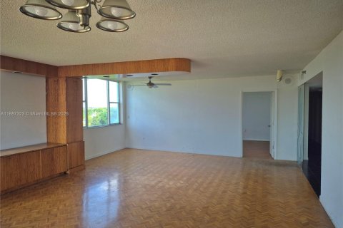 Condo in Hollywood, Florida, 3 bedrooms  № 1932933 - photo 4