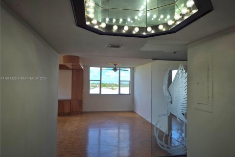 Condo in Hollywood, Florida, 3 bedrooms  № 1932933 - photo 2