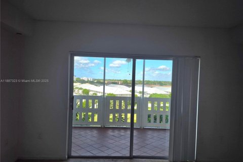 Condo in Hollywood, Florida, 3 bedrooms  № 1932933 - photo 18