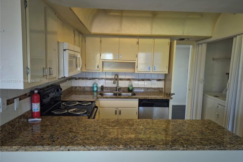 Condo in Hollywood, Florida, 3 bedrooms  № 1932933 - photo 6