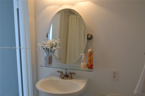 Condominio en alquiler en Fort Lauderdale, Florida, 3 dormitorios, 193.24 m2 № 1807758 - foto 27