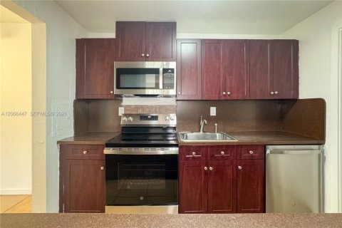 Copropriété à louer à Miami, Floride: 2 chambres, 94.95 m2 № 2285963 - photo 9