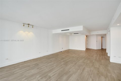 Copropriété à louer à Miami, Floride: 3 chambres, 213.02 m2 № 1987531 - photo 16