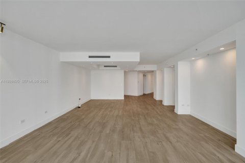 Copropriété à louer à Miami, Floride: 3 chambres, 213.02 m2 № 1987531 - photo 17