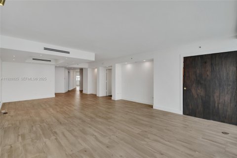 Copropriété à louer à Miami, Floride: 3 chambres, 213.02 m2 № 1987531 - photo 15