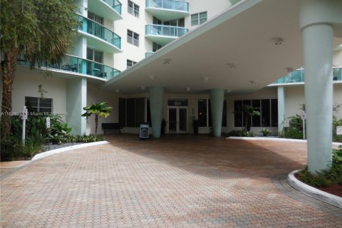 Condominio en venta en Hollywood, Florida, 2 dormitorios, 109.25 m2 № 1825997 - foto 15