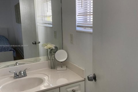 Condominio en venta en Hollywood, Florida, 2 dormitorios, 109.25 m2 № 1825997 - foto 9