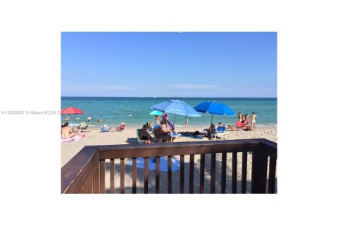 Condominio en venta en Hollywood, Florida, 2 dormitorios, 109.25 m2 № 1825997 - foto 17