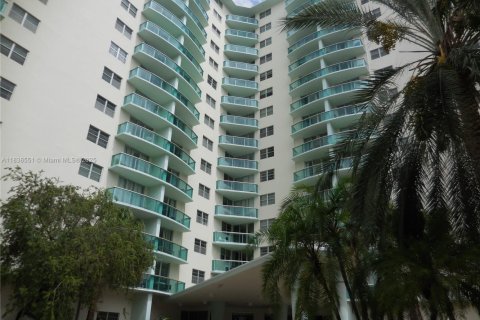 Condominio en venta en Hollywood, Florida, 2 dormitorios, 109.25 m2 № 1825997 - foto 14