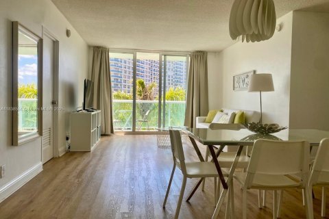 Condominio en venta en Hollywood, Florida, 2 dormitorios, 109.25 m2 № 1825997 - foto 3
