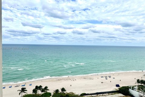 Condo in Sunny Isles Beach, Florida, 2 bedrooms  № 2038839