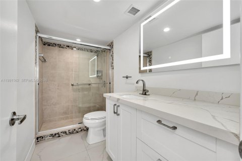 Copropriété à vendre à Miami, Floride: 3 chambres, 133.13 m2 № 2052519 - photo 27
