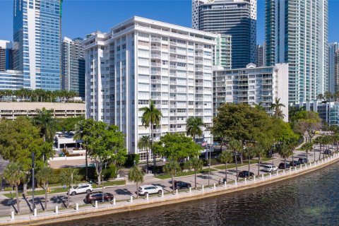 Copropriété à vendre à Miami, Floride: 3 chambres, 133.13 m2 № 2052519 - photo 2