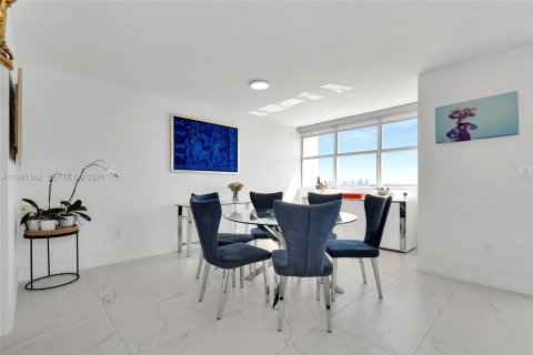 Copropriété à vendre à Miami, Floride: 3 chambres, 133.13 m2 № 2052519 - photo 13