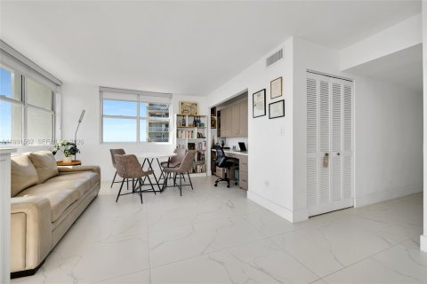 Copropriété à vendre à Miami, Floride: 3 chambres, 133.13 m2 № 2052519 - photo 20