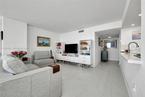 Copropriété à vendre à Miami, Floride: 3 chambres, 133.13 m2 № 2052519 - photo 10