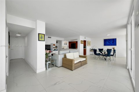 Copropriété à vendre à Miami, Floride: 3 chambres, 133.13 m2 № 2052519 - photo 7