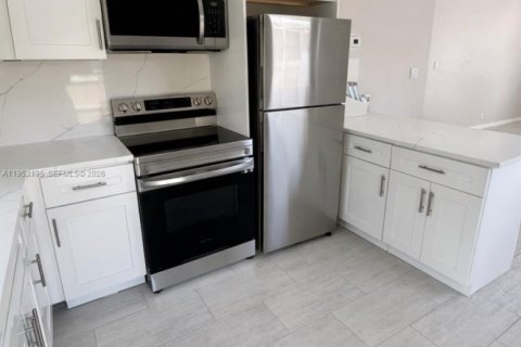 Купить виллу или дом в Форт-Лодердейл, Флорида 3 спальни, 154.87м2, № 2026168 - фото 9