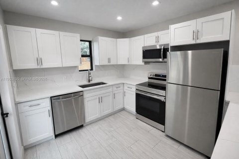 Купить виллу или дом в Форт-Лодердейл, Флорида 3 спальни, 154.87м2, № 2026168 - фото 8