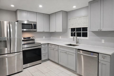 Купить виллу или дом в Форт-Лодердейл, Флорида 3 спальни, 154.87м2, № 2026168 - фото 16