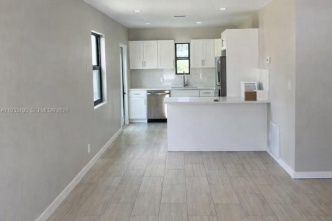 Купить виллу или дом в Форт-Лодердейл, Флорида 3 спальни, 154.87м2, № 2026168 - фото 11