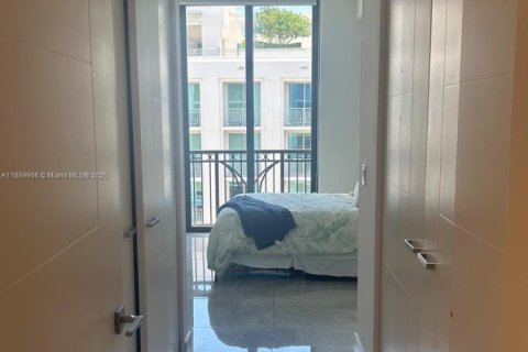 Condo in Coral Gables, Florida, 1 bedroom  № 1943843 - photo 13