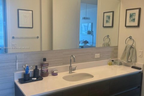 Condo in Coral Gables, Florida, 1 bedroom  № 1943843 - photo 12