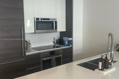 Condo in Coral Gables, Florida, 1 bedroom  № 1943843 - photo 10