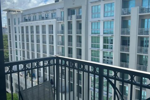 Condo in Coral Gables, Florida, 1 bedroom  № 1943843 - photo 2