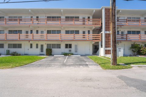 Condo in North Miami Beach, Florida, 1 bedroom  № 2181538 - photo 15