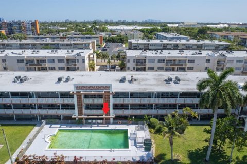 Condo in North Miami Beach, Florida, 1 bedroom  № 2181538 - photo 16