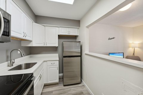 Condo in North Miami Beach, Florida, 1 bedroom  № 2181538 - photo 4