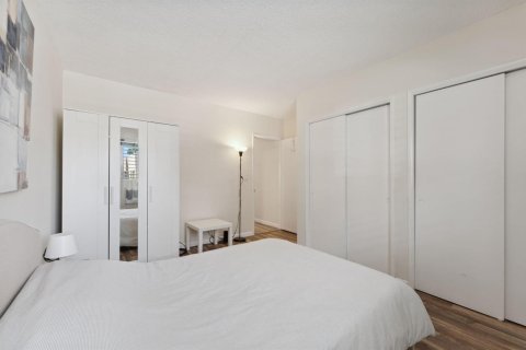 Condo in North Miami Beach, Florida, 1 bedroom  № 2181538 - photo 12