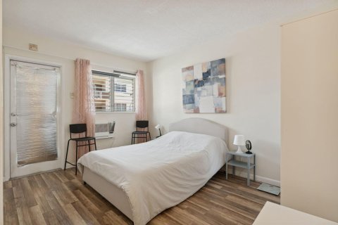 Condo in North Miami Beach, Florida, 1 bedroom  № 2181538 - photo 9