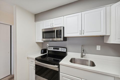 Condo in North Miami Beach, Florida, 1 bedroom  № 2181538 - photo 8