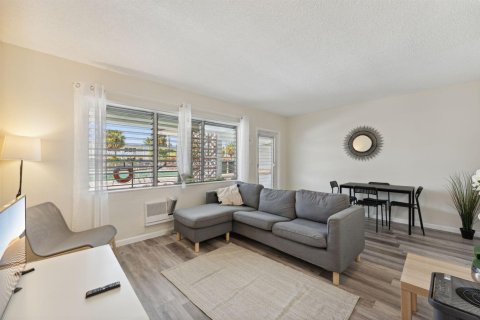 Condo in North Miami Beach, Florida, 1 bedroom № 2181538