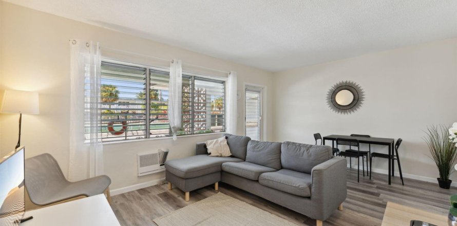 Condo in North Miami Beach, Florida, 1 bedroom  № 2181538