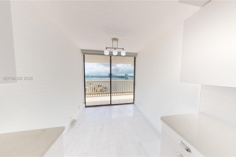 Condo in Aventura, Florida, 2 bedrooms № 2046414 - photo 17