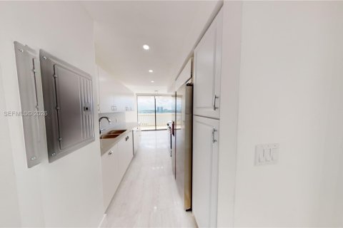 Condo in Aventura, Florida, 2 bedrooms № 2046414 - photo 16