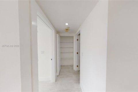 Condo in Aventura, Florida, 2 bedrooms № 2046414 - photo 27