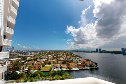 Condo in Aventura, Florida, 2 bedrooms № 2046414 - photo 3